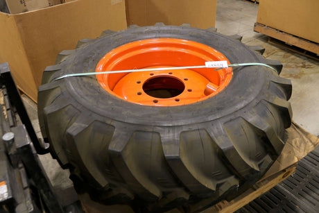 BOBCAT ­-­ 6909329 ­-­ L.H. WHEEL ASSY