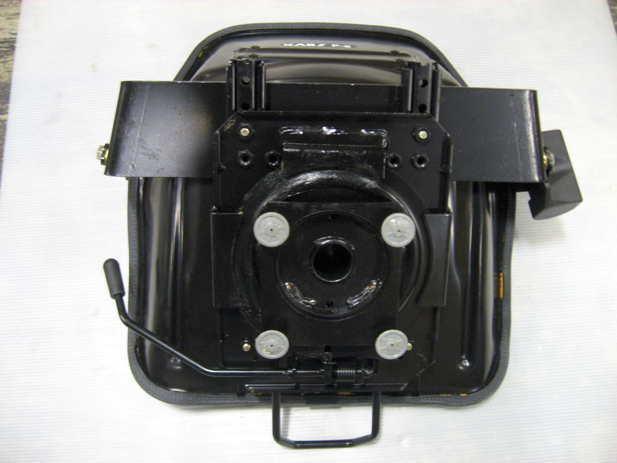 BOBCAT ­-­ 6961384 ­-­ SEAT INCL ACCESSORIES