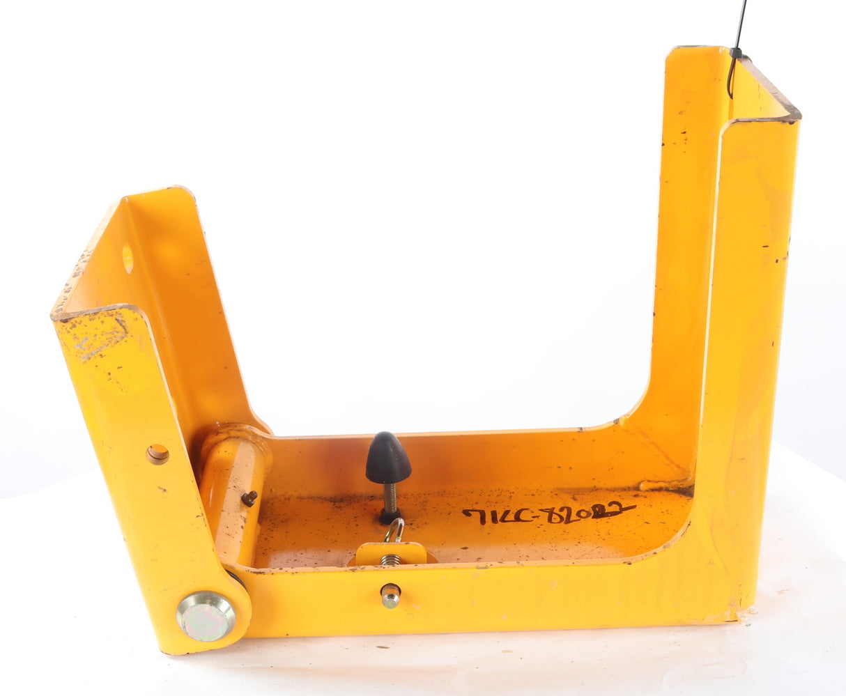 HYUNDAI ­-­ 71LC-82090 ­-­ HINGE ASM-LH