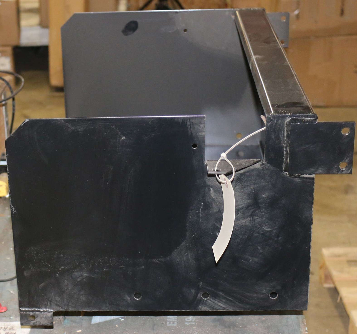 AUTOCAR ­-­ 81226-0088 ­-­ TRAY_BATTERY BOX