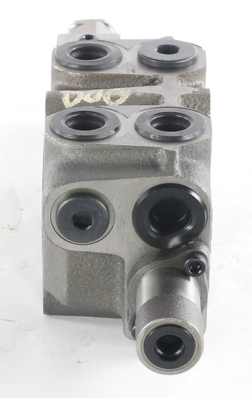 VOLVO ­-­ 8230-30780 ­-­ HYDRAULIC VALVE SECTION