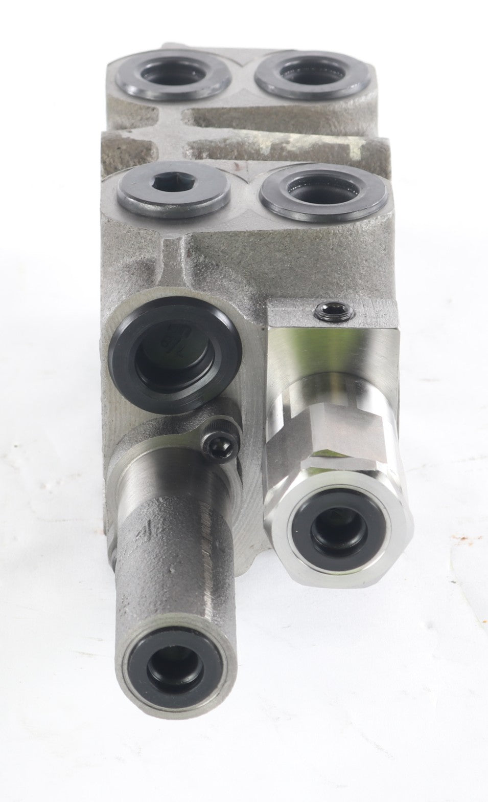 VOLVO ­-­ 8230-30780 ­-­ HYDRAULIC VALVE SECTION