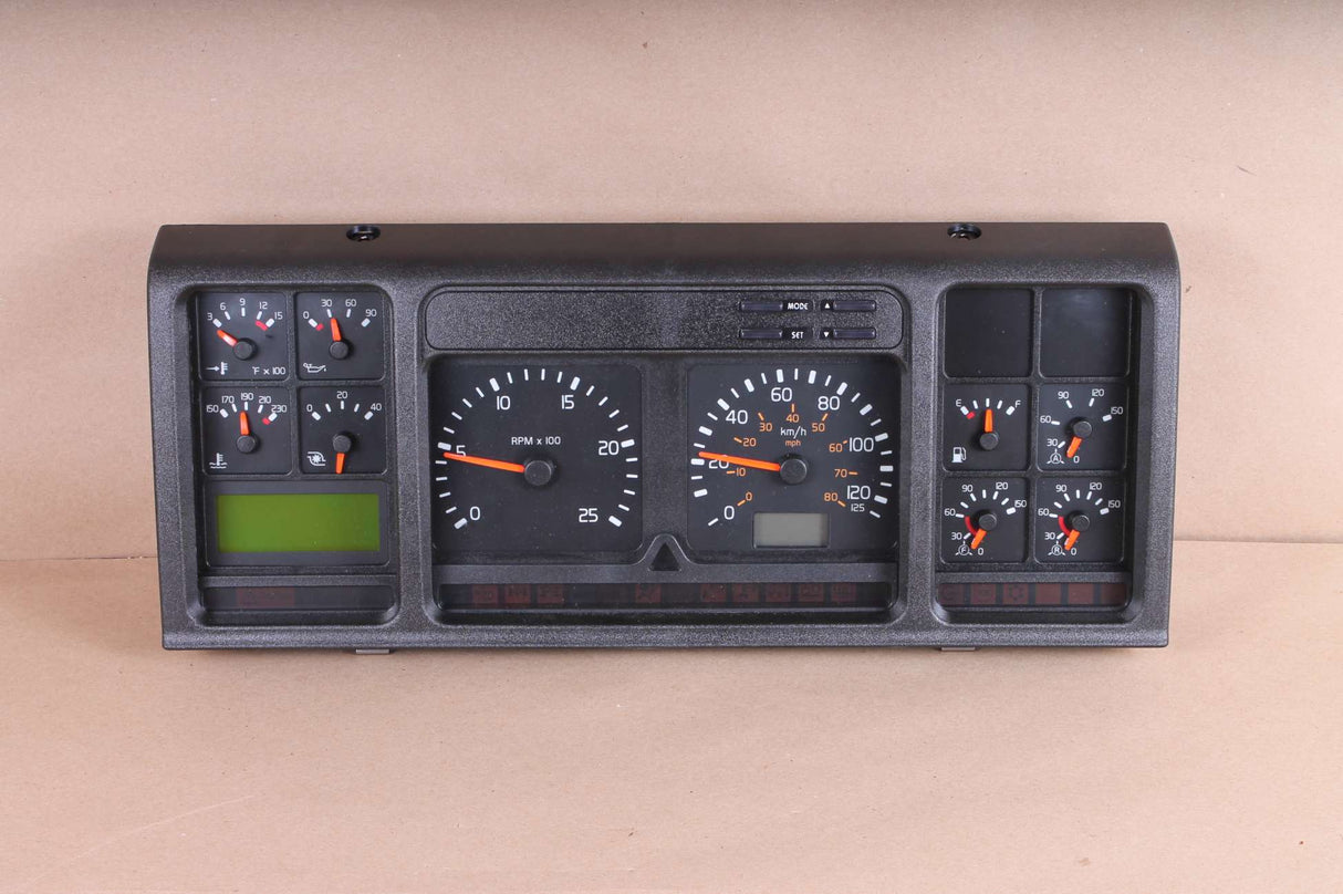 VOLVO ­-­ 85102013 ­-­ INSTRUMENT CLUSTER