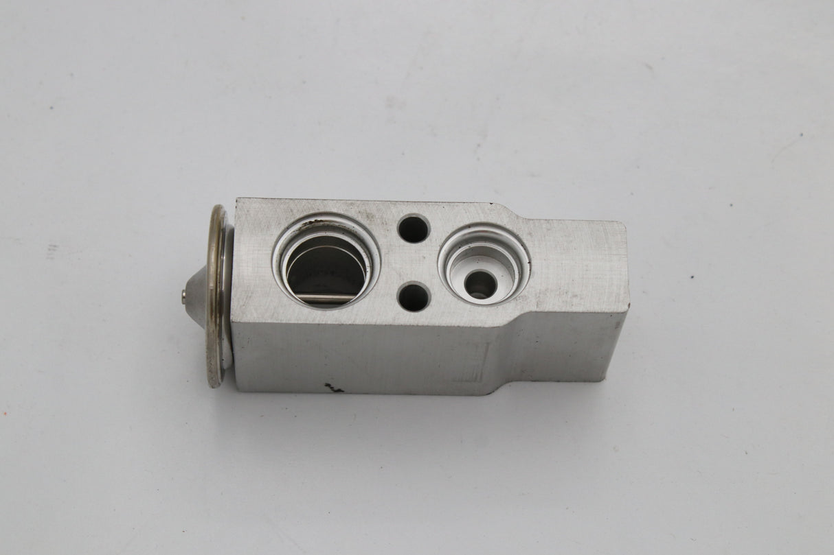 VOLVO ­-­ 85104197 ­-­ EXPANSION VALVE