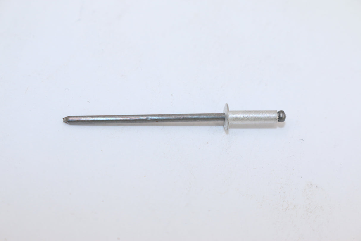VOLVO ­-­ 941671 ­-­ BLIND RIV