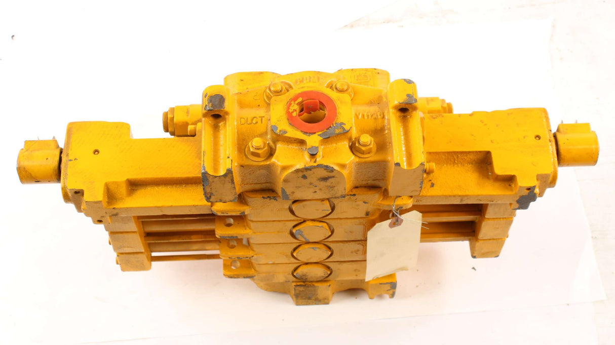 JOHN DEERE ­-­ AT124865 ­-­ FOUR BANK DIRECTIONAL VALVE