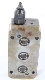 JOHN DEERE    ­-­ AT132828 ­-­ PLATE ORIFICE SANDWICH