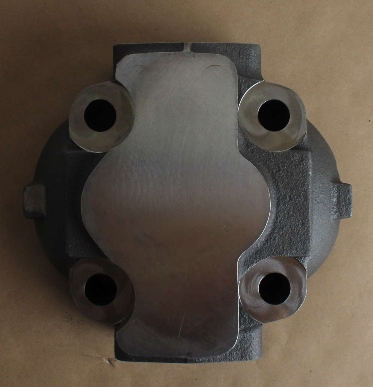 HITACHI ­-­ E4097536 ­-­ HYDRAULIC PUMP END COVER