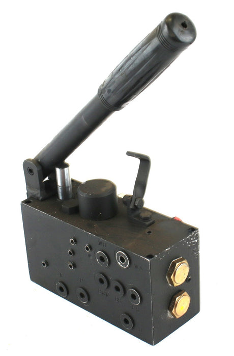 BUCYRUS ­-­ H1185 ­-­ HAND PUMP