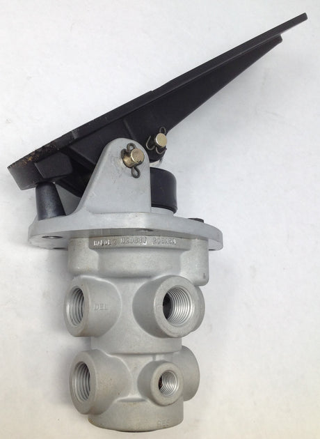 HALDEX MIDLAND ­-­ N30072FB ­-­ SINGLE CIRCUIT FOOT OPERATED SERVICE BRAKE W/PEDAL