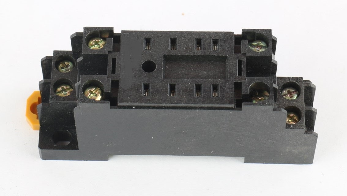 OMRON ­-­ PYF08A-E ­-­ RELAY SOCKET