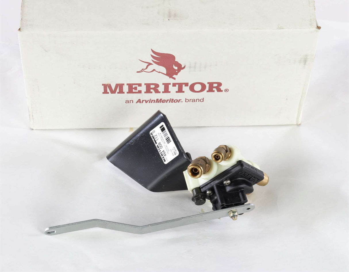 MERITOR  ­-­ S4640081120 ­-­ LEVELING VALVE