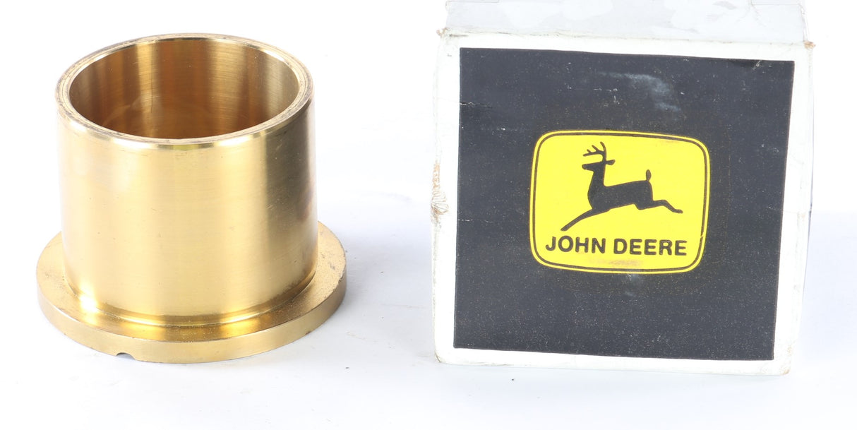 JOHN DEERE    ­-­ T104452 ­-­ BUSHING