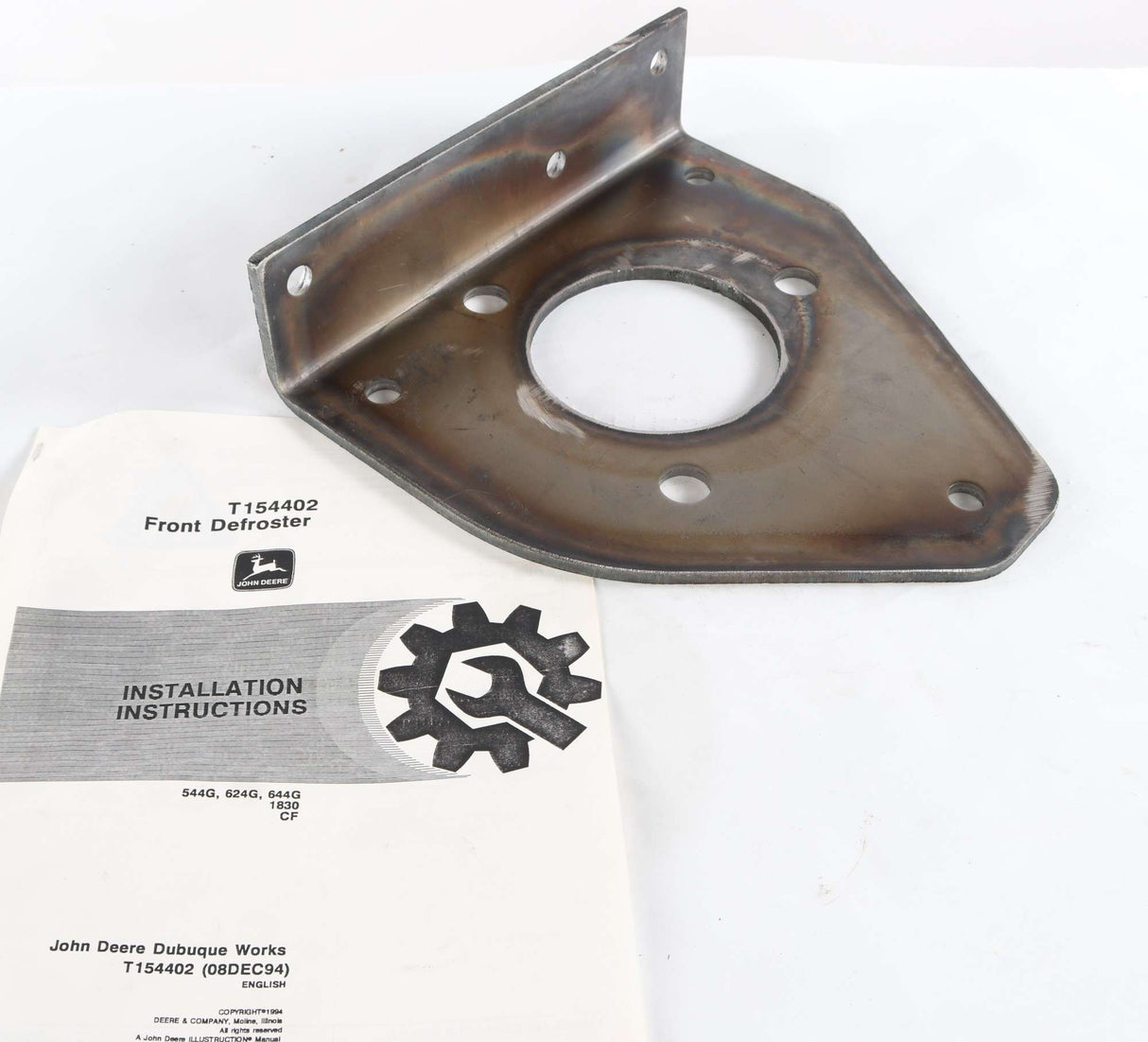 JOHN DEERE ­-­ T154401 ­-­ BLOWER MOUNTIN BRACKET FITS 544G 624G 644G &1830