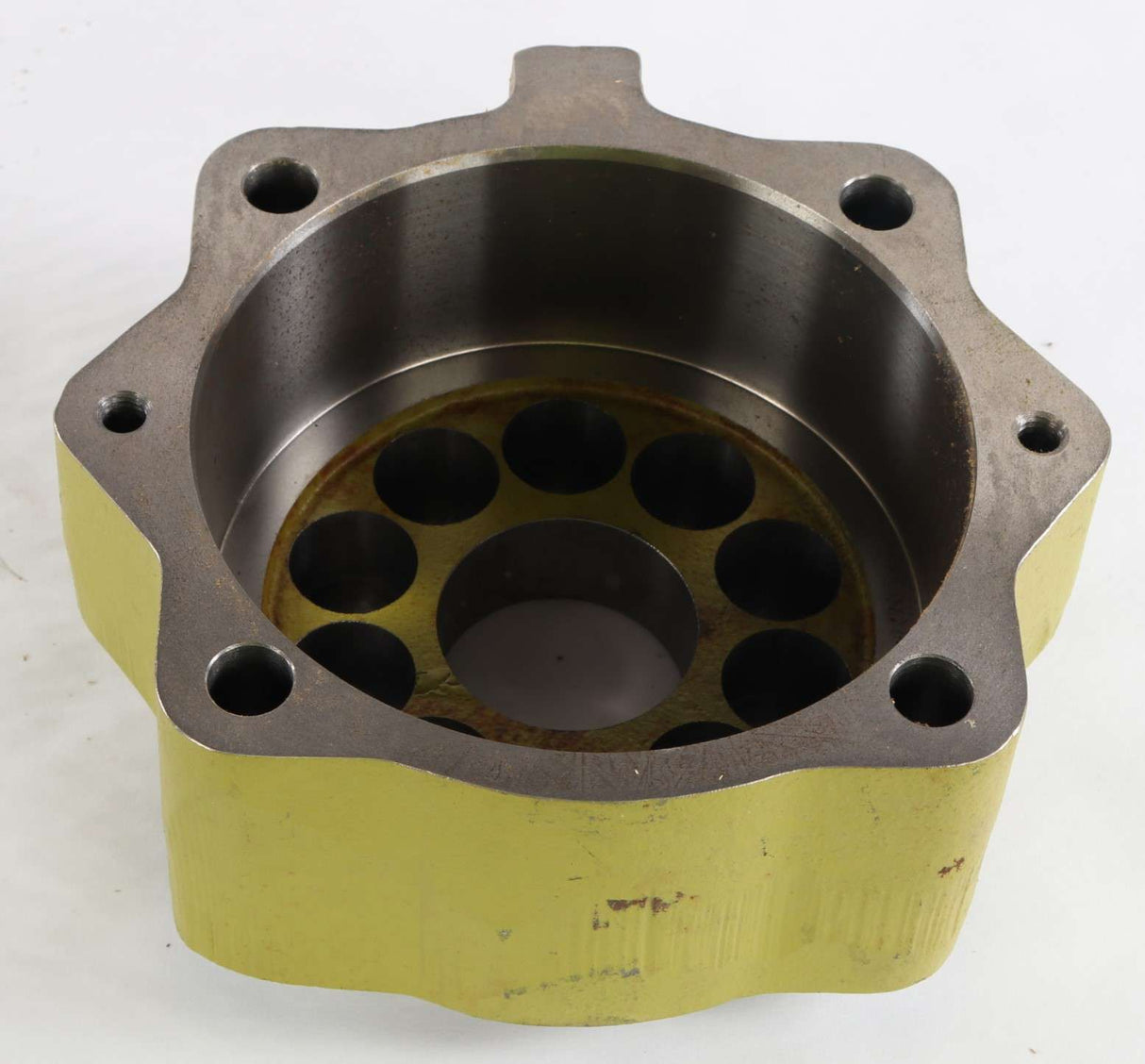 JOHN DEERE ­-­ T63825 ­-­ HOUSING