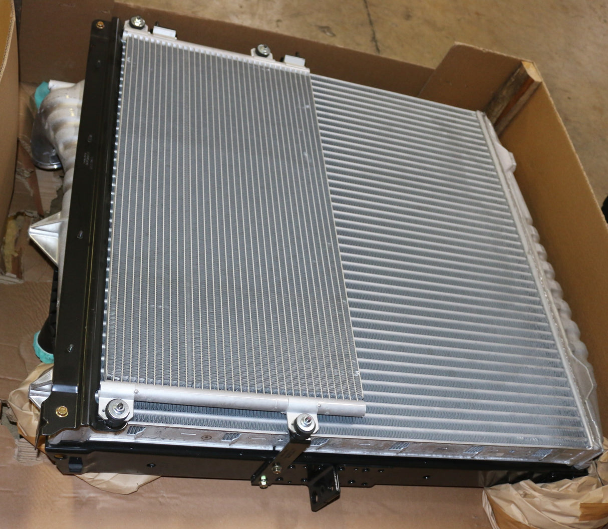 VOLVO ­-­ 20984817 ­-­ COOLING UNIT