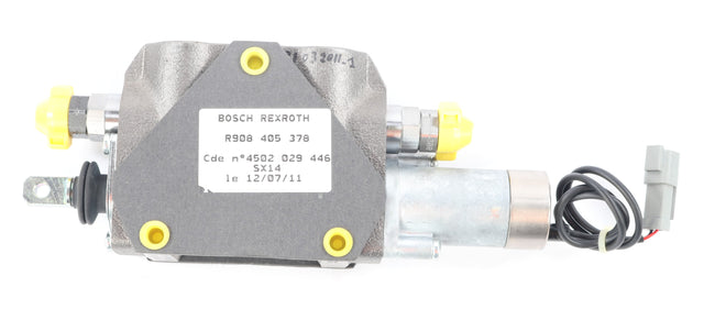 VOLVO ­-­ 15184817 ­-­ DIRECTIONAL CONTROL VALVE