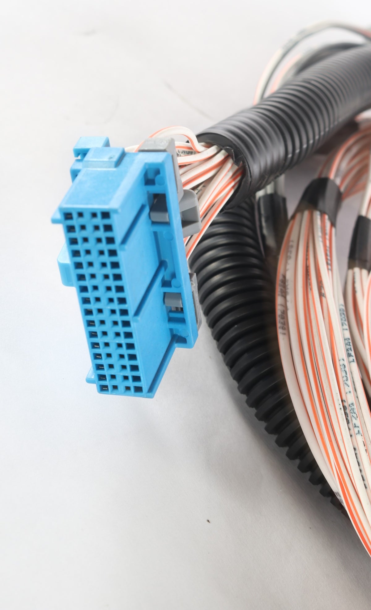 VOLVO ­-­ 20913351 ­-­ WIRES