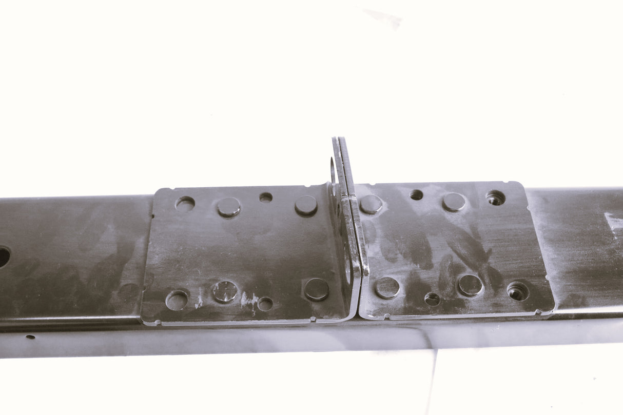 VOLVO ­-­ 1665990 ­-­ SIDE PLATE