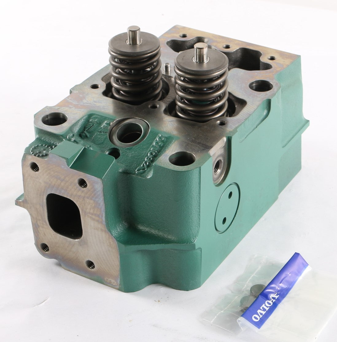 VOLVO PENTA - 3803313 - CYLINDER HEAD – Iron Wing Parts