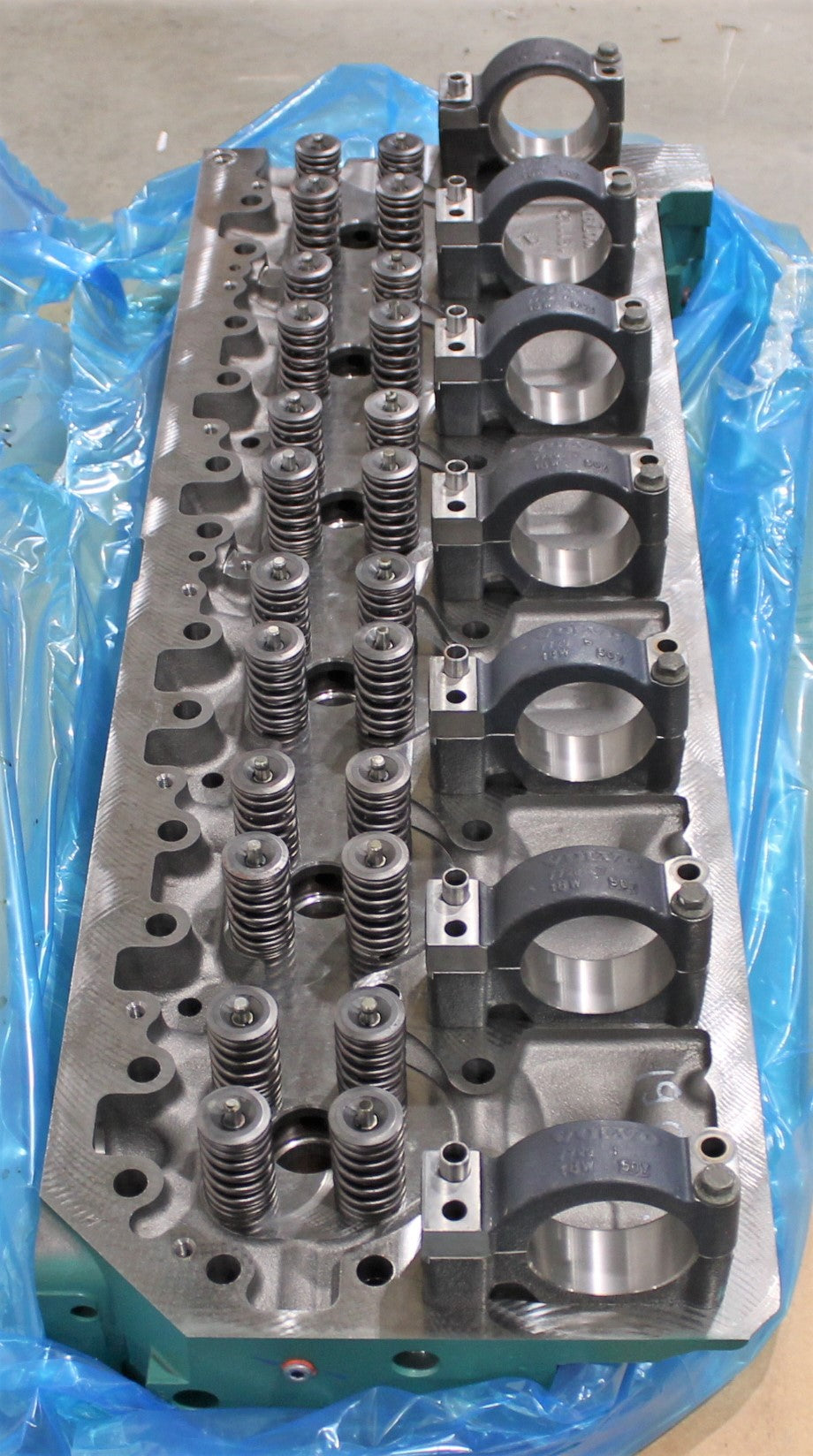 VOLVO PENTA ­-­ 3803665 ­-­ CYLINDER HEAD