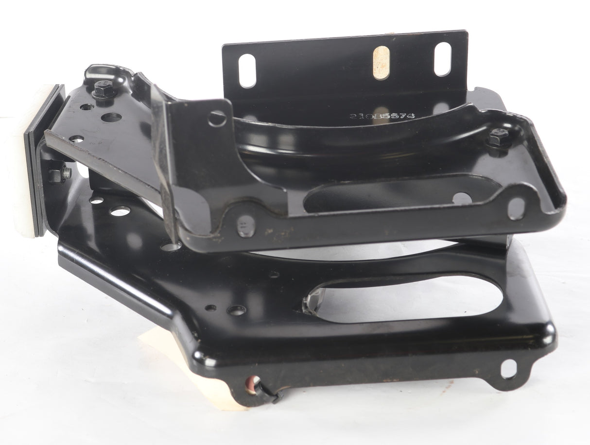 MACK ­-­ 21085574 ­-­ BRACKET