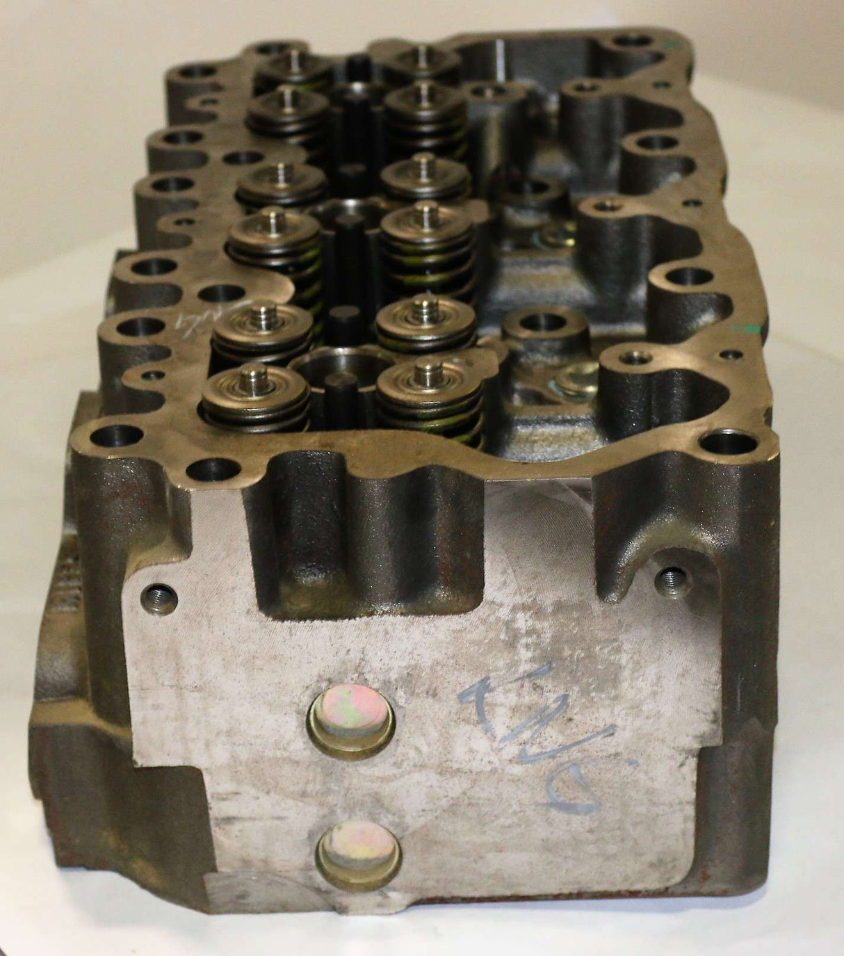 MACK ­-­ 25131053 ­-­ CYLINDER HEAD & VALVE ASM