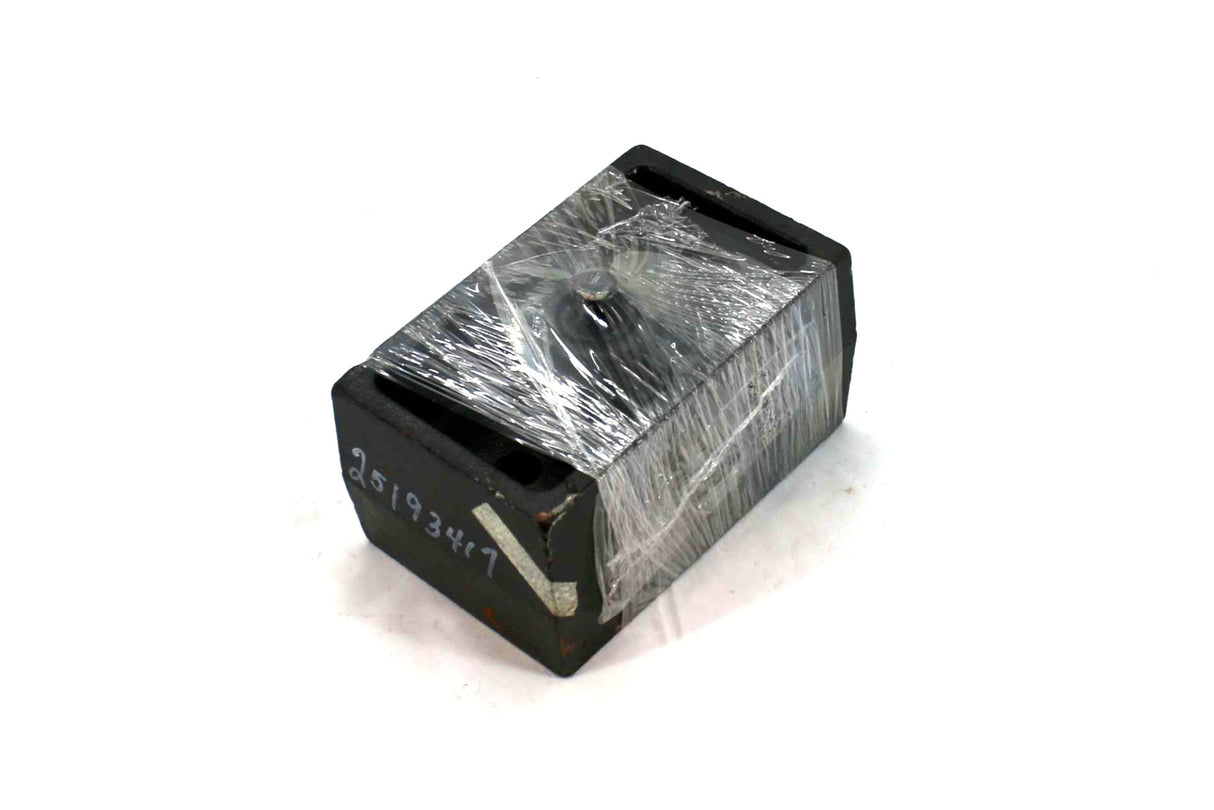 VOLVO ­-­ 25193417 ­-­ SPACER  SPRING CLIP