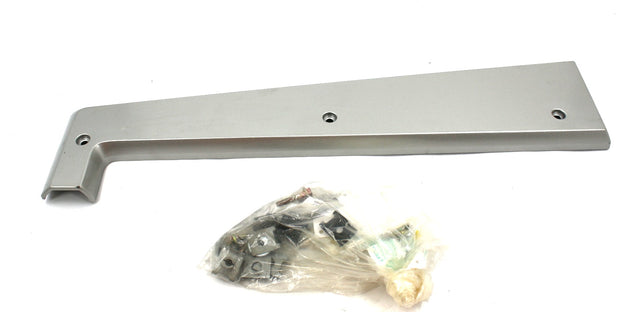 VOLVO ­-­ 82183867 ­-­ GRILLE
