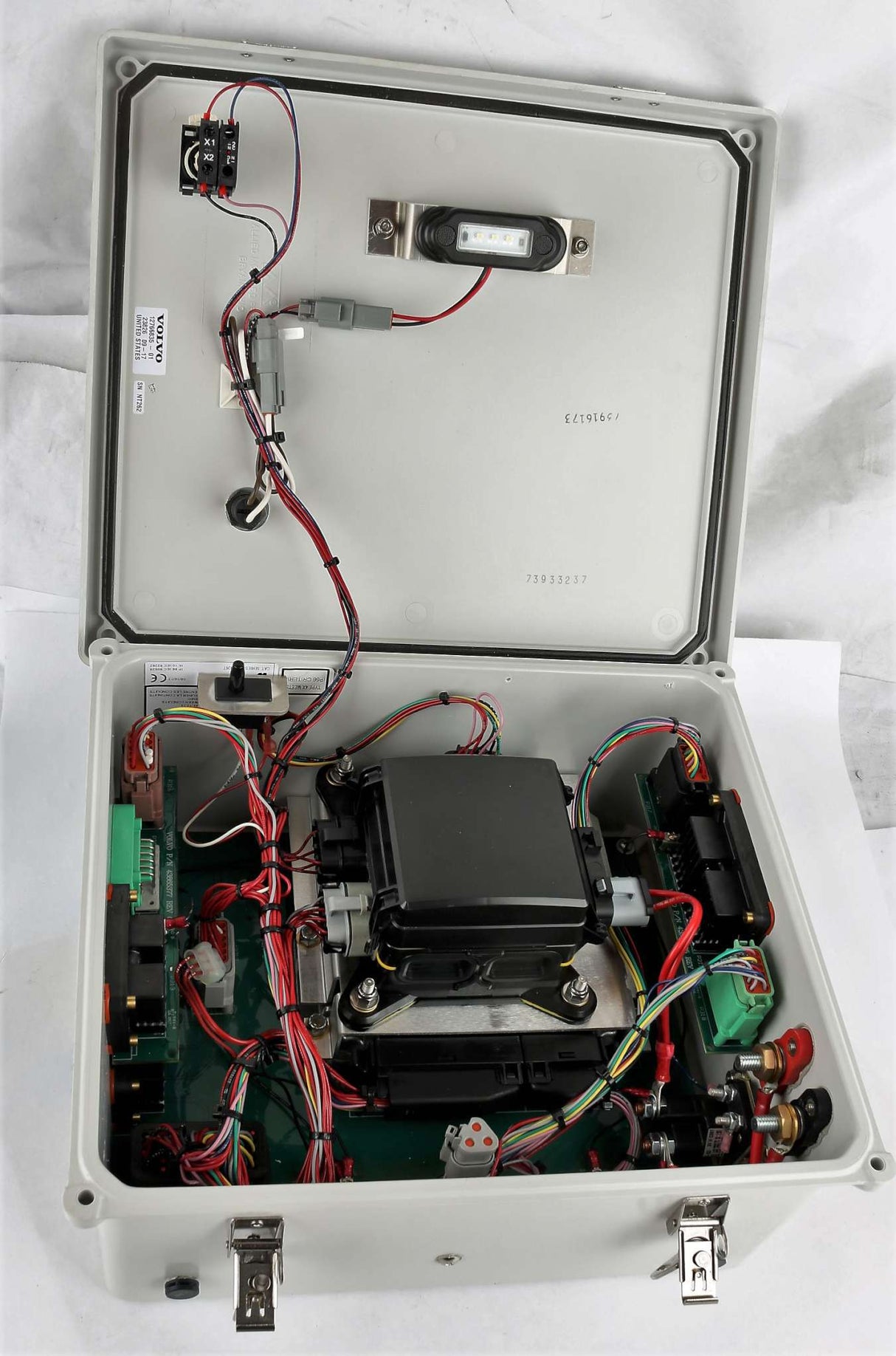VOLVO ­-­ 12766835 ­-­ ELECTRICAL DISTRIBUT.UNIT