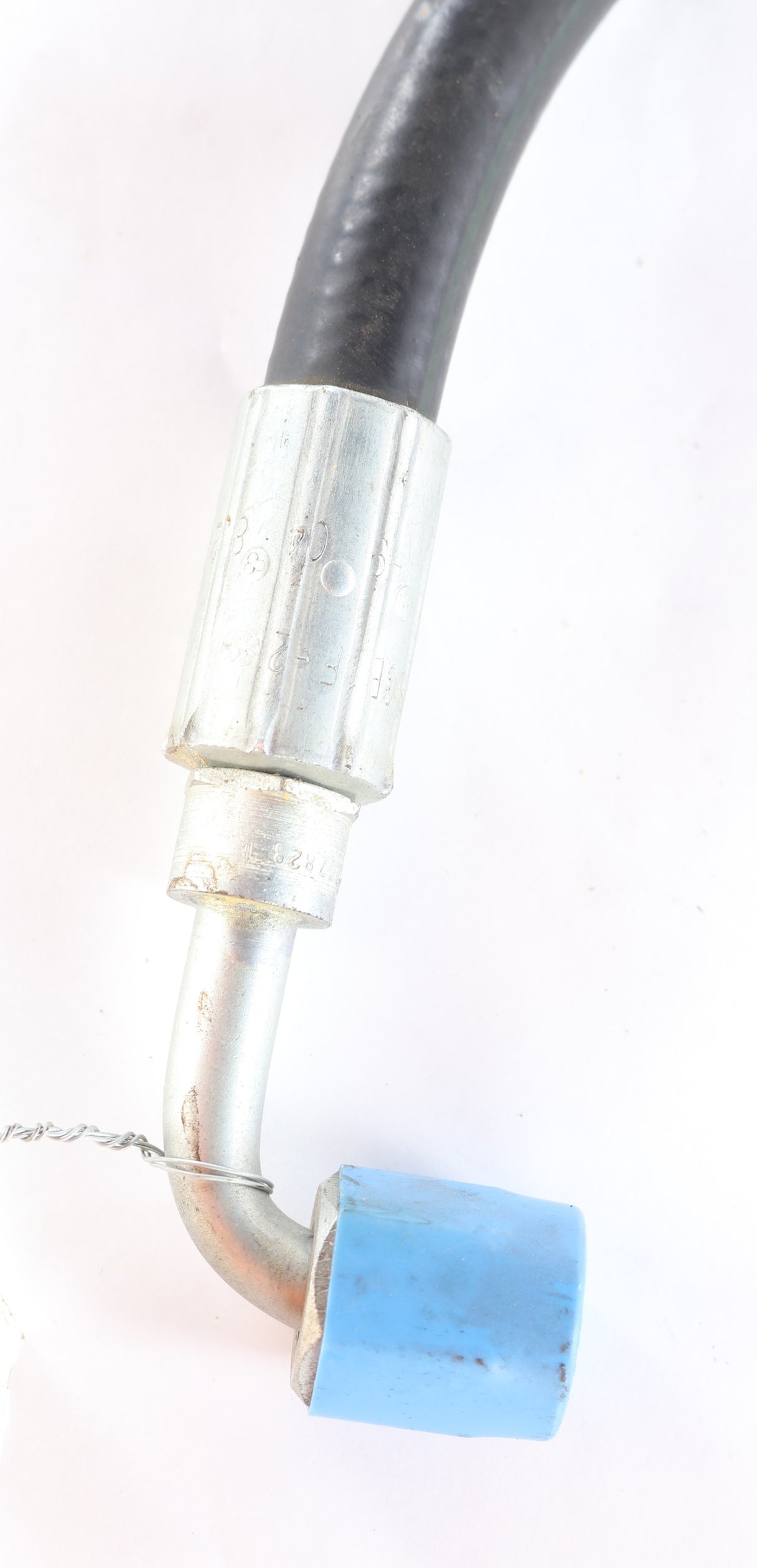 VOLVO ­-­ 13313929 ­-­ HOSE ASSEMBLY