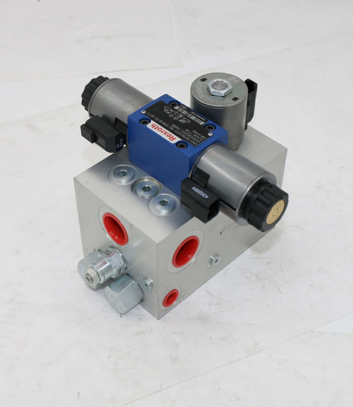 VOLVO ­-­ 15412524 ­-­ VALVE CONTROL