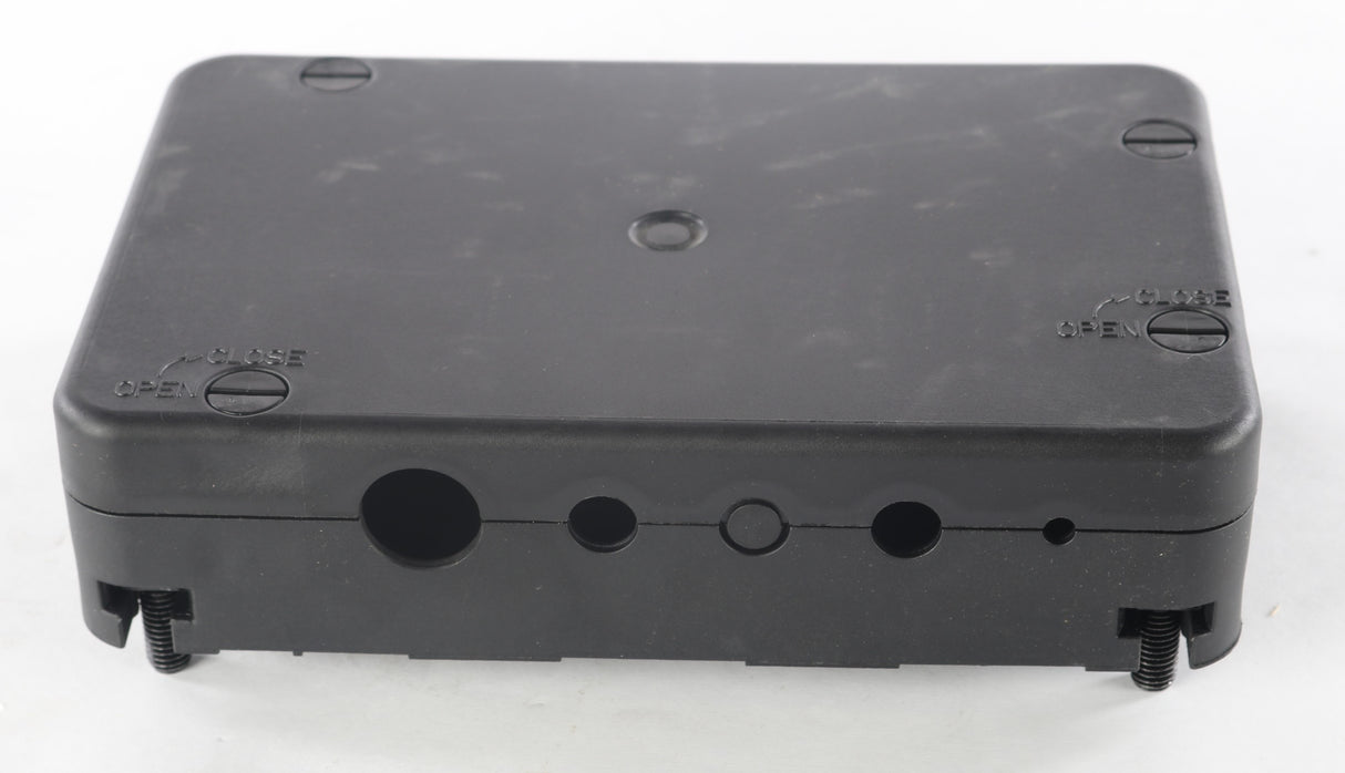 VOLVO ­-­ 17205798 ­-­ FUSE BOX