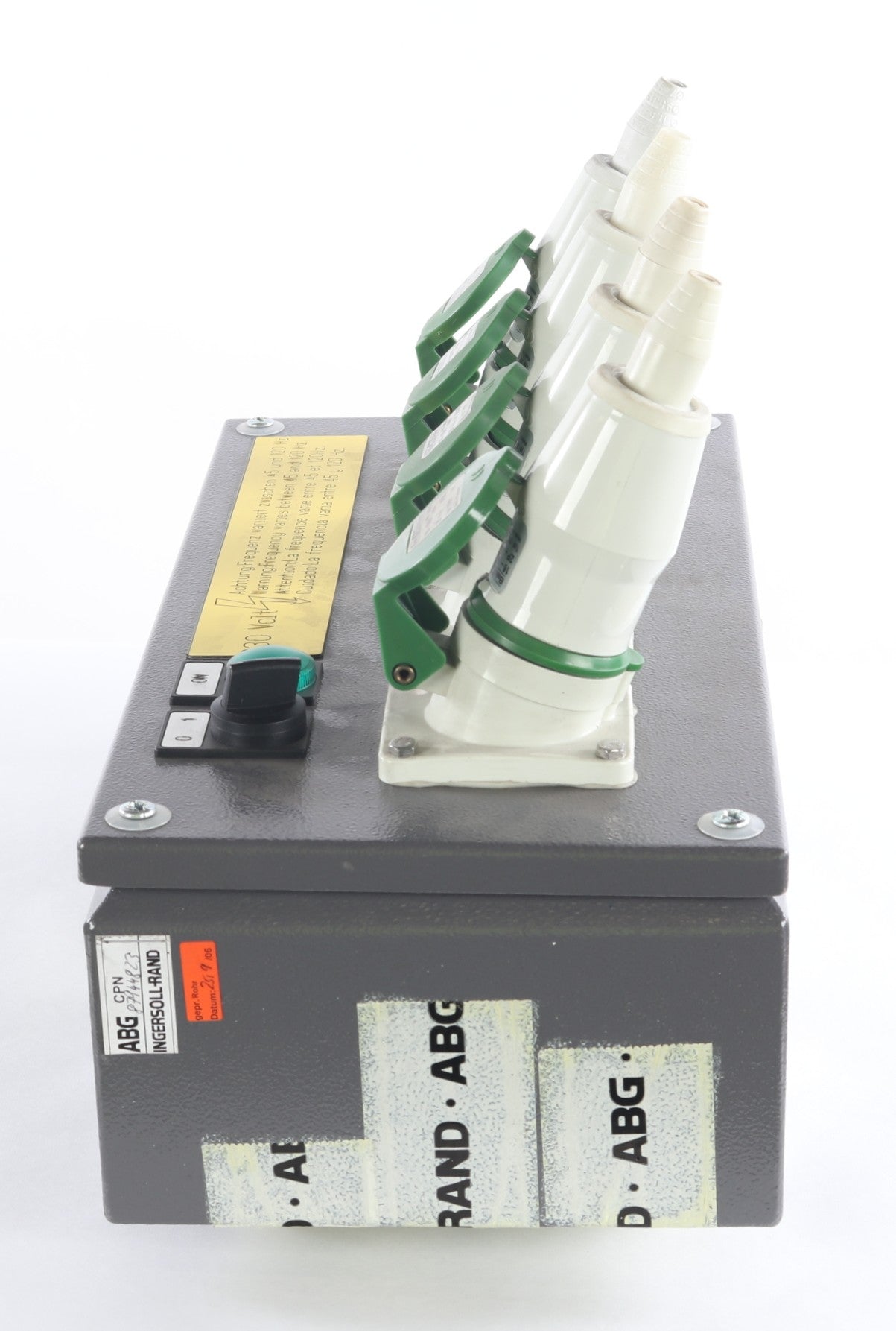 VOLVO ­-­ 87944823 ­-­ ADDITIONAL SOCKETS 230V