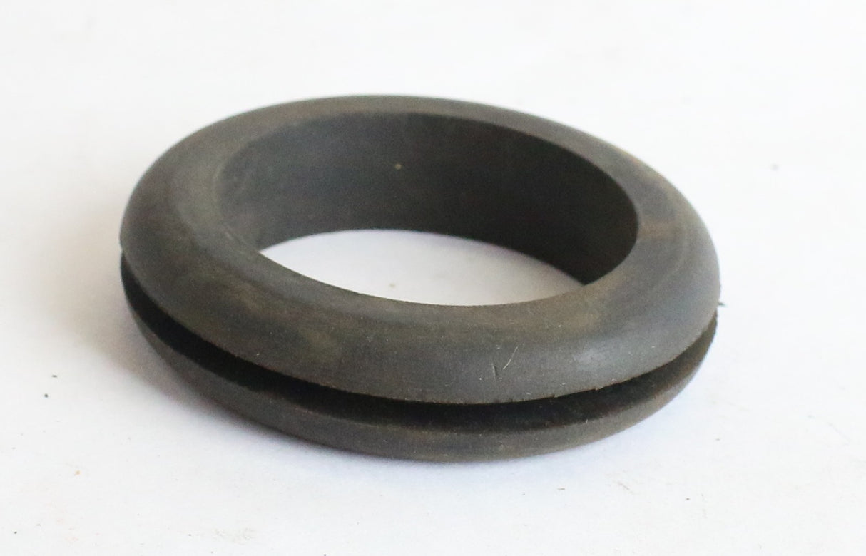 BOBCAT ­-­ 6511983 ­-­ GROMMET