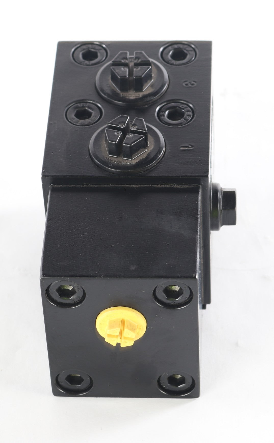 MANITOWOC GROVE ­-­ 01373037 ­-­ AXLE BLOCKING VALVE