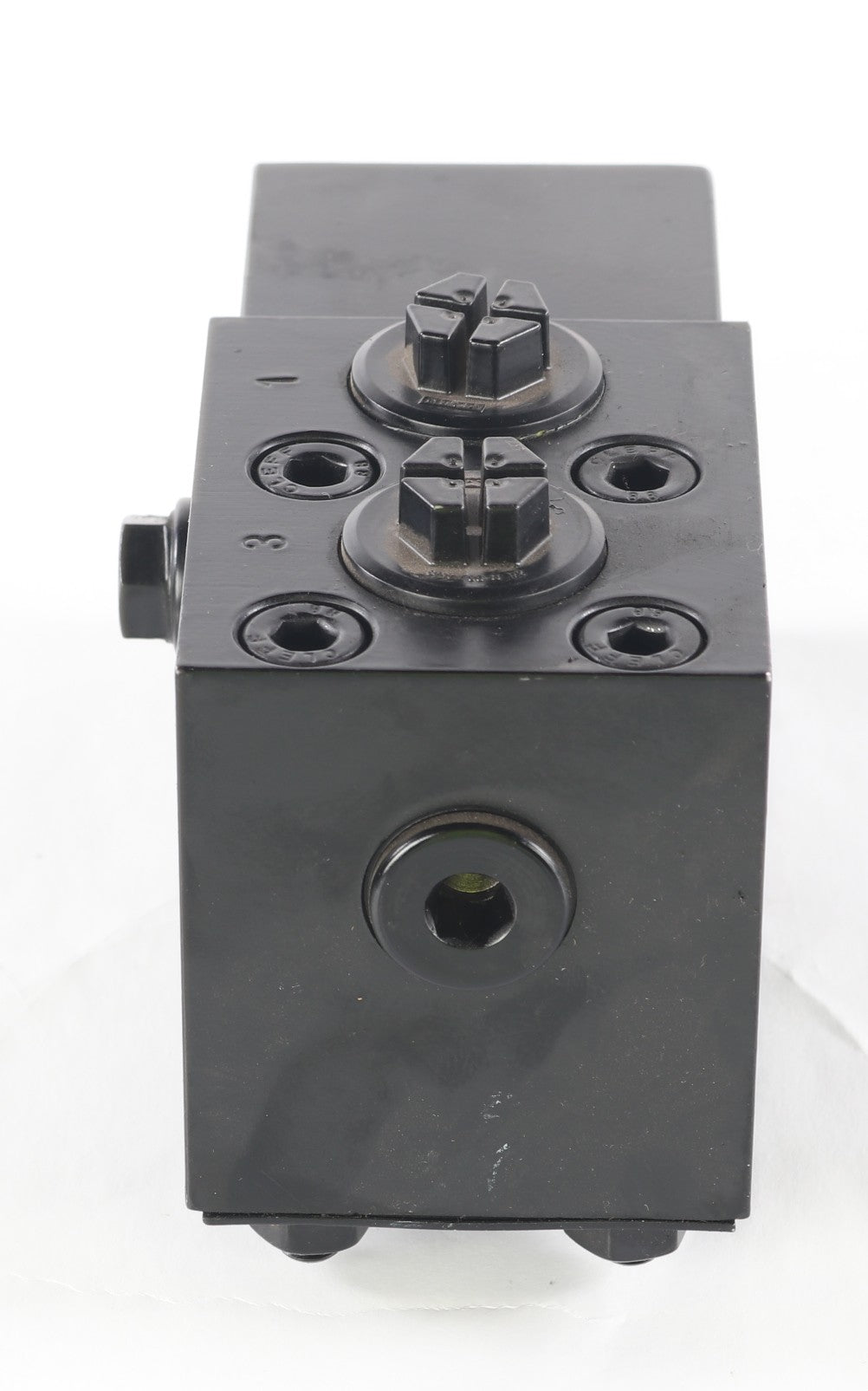 MANITOWOC GROVE ­-­ 01373037 ­-­ AXLE BLOCKING VALVE