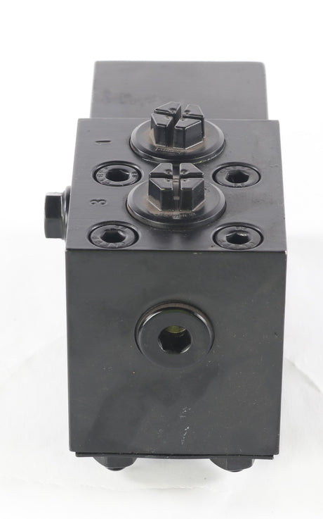 MANITOWOC GROVE ­-­ 01373037 ­-­ AXLE BLOCKING VALVE