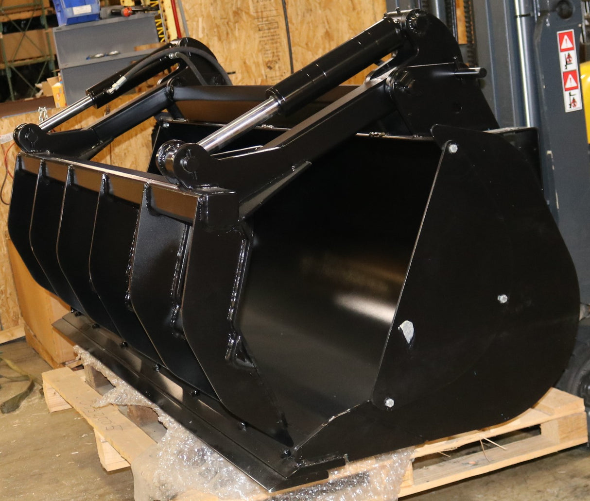 JLG ­-­ 0930005 ­-­ BUCKET MANURE  2.10 M