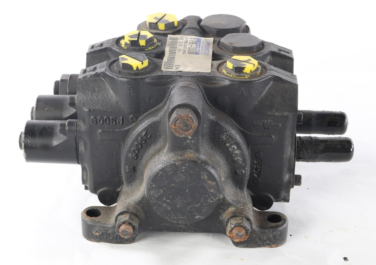 HYUNDAI ­-­ 31FE-02000 ­-­ CONTROL VALVE-2SPOOL
