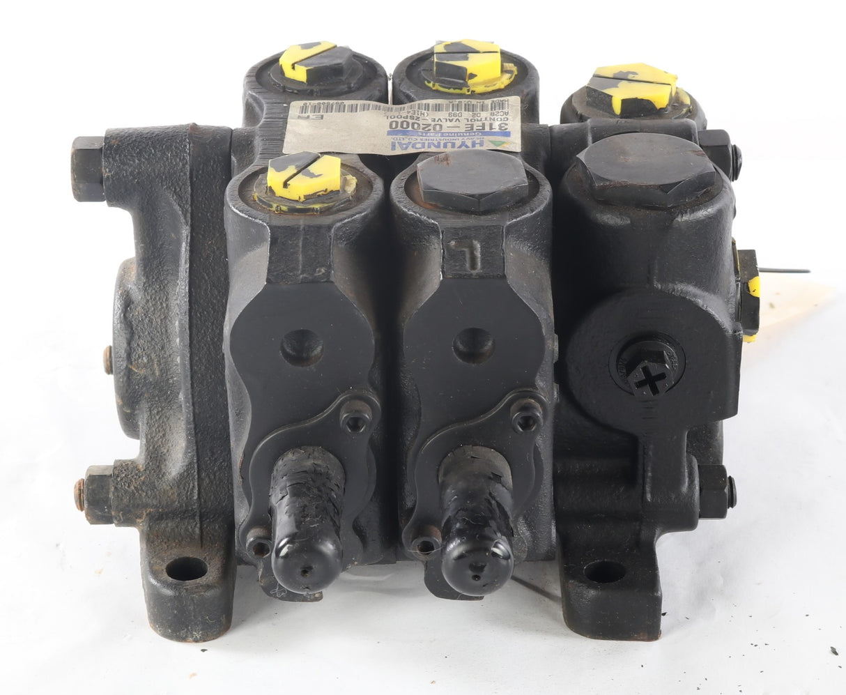 HYUNDAI ­-­ 31FE-02000 ­-­ CONTROL VALVE-2SPOOL