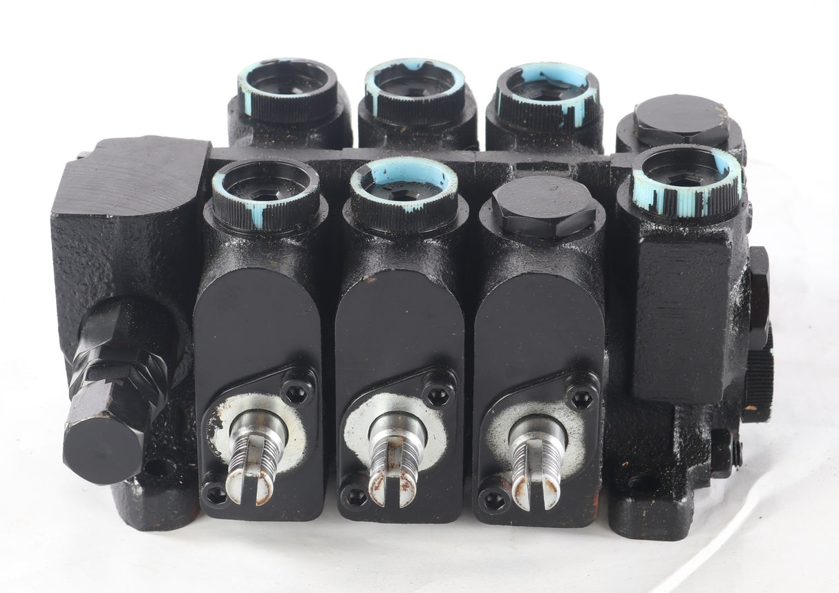 HYUNDAI ­-­ 32FJ-02000 ­-­ CONTROL VALVE