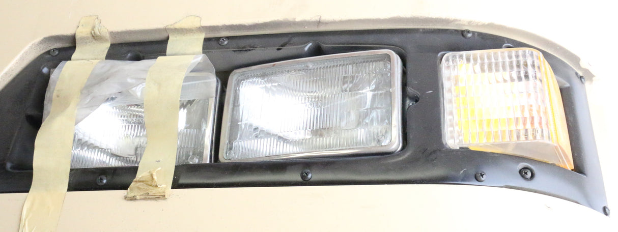 PREVOST ­-­ 472151P ­-­ PANEL FRONT LH. ASSY W/LIGHT