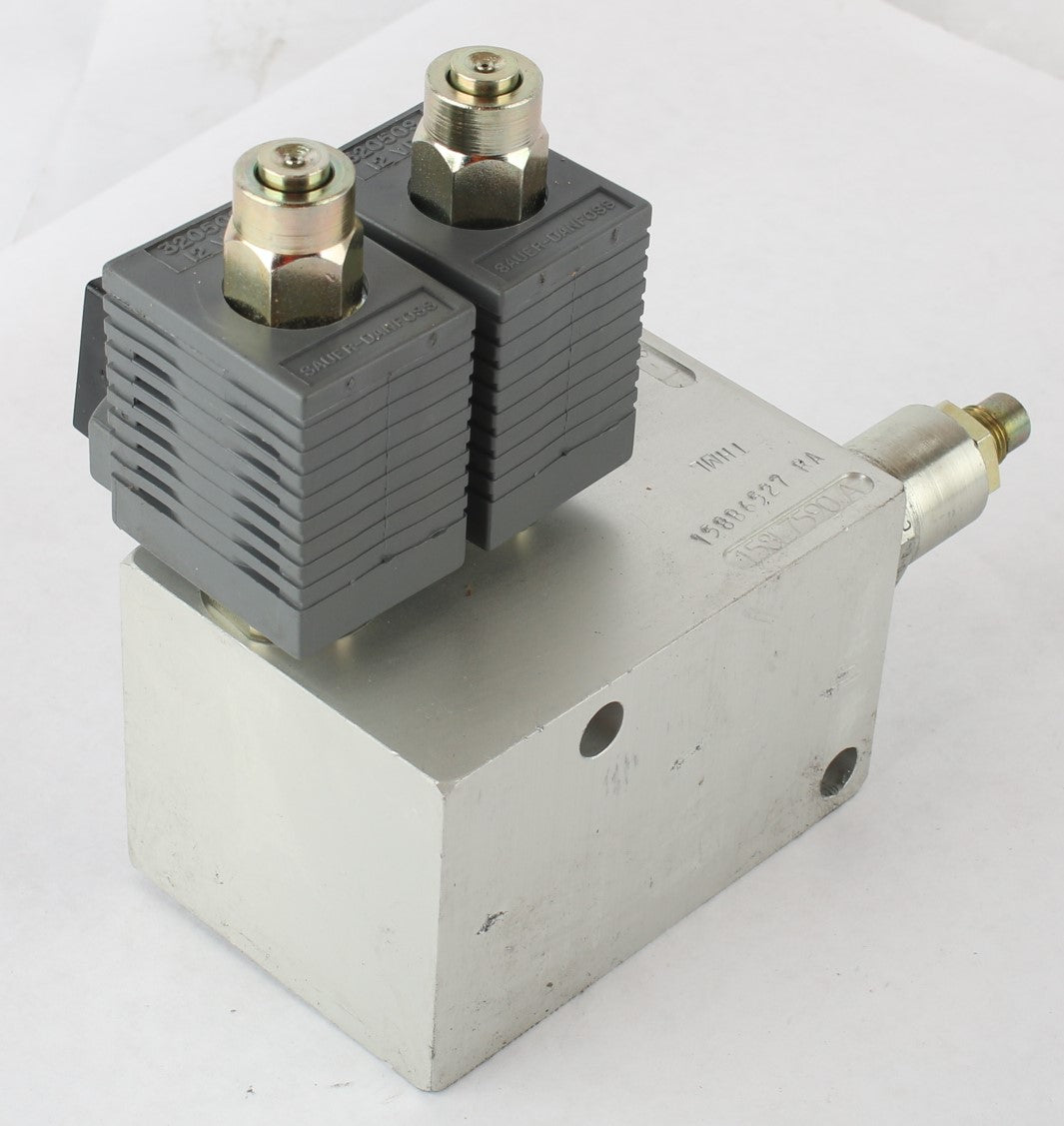 VOLVO ­-­ 13836739 ­-­ HYDRAULIC SOLENOID VALVE