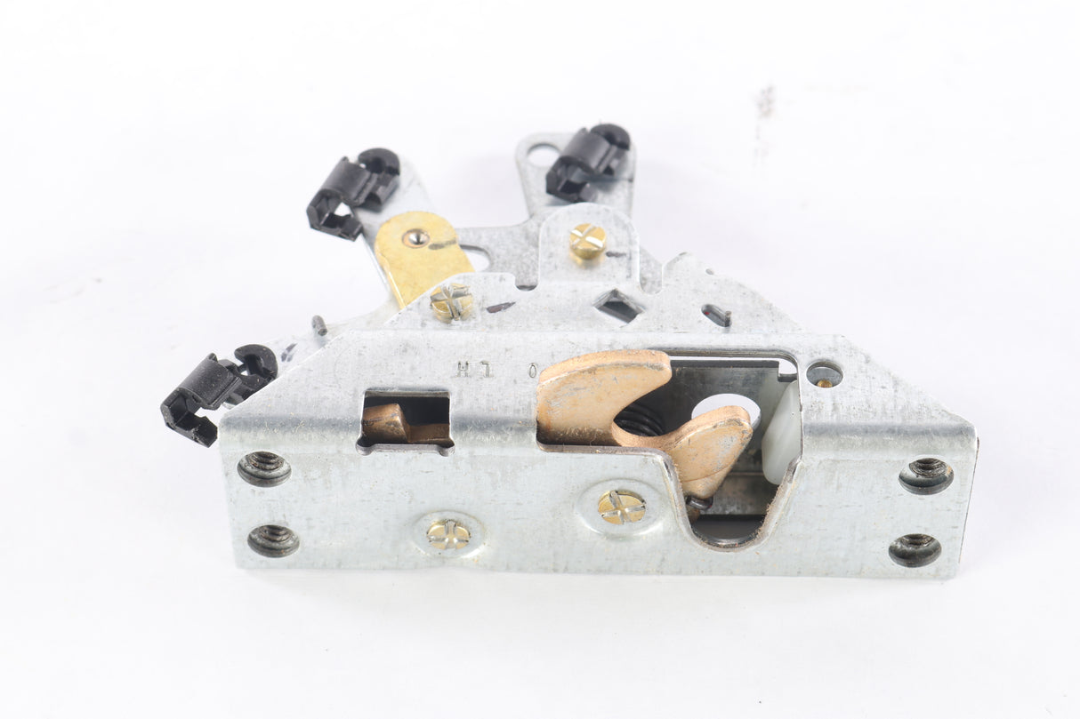 MACK ­-­ 84167601 ­-­ LATCH