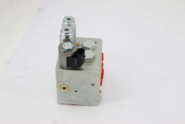 BOBCAT ­-­ 7028844 ­-­ VALVE  2ND AUX