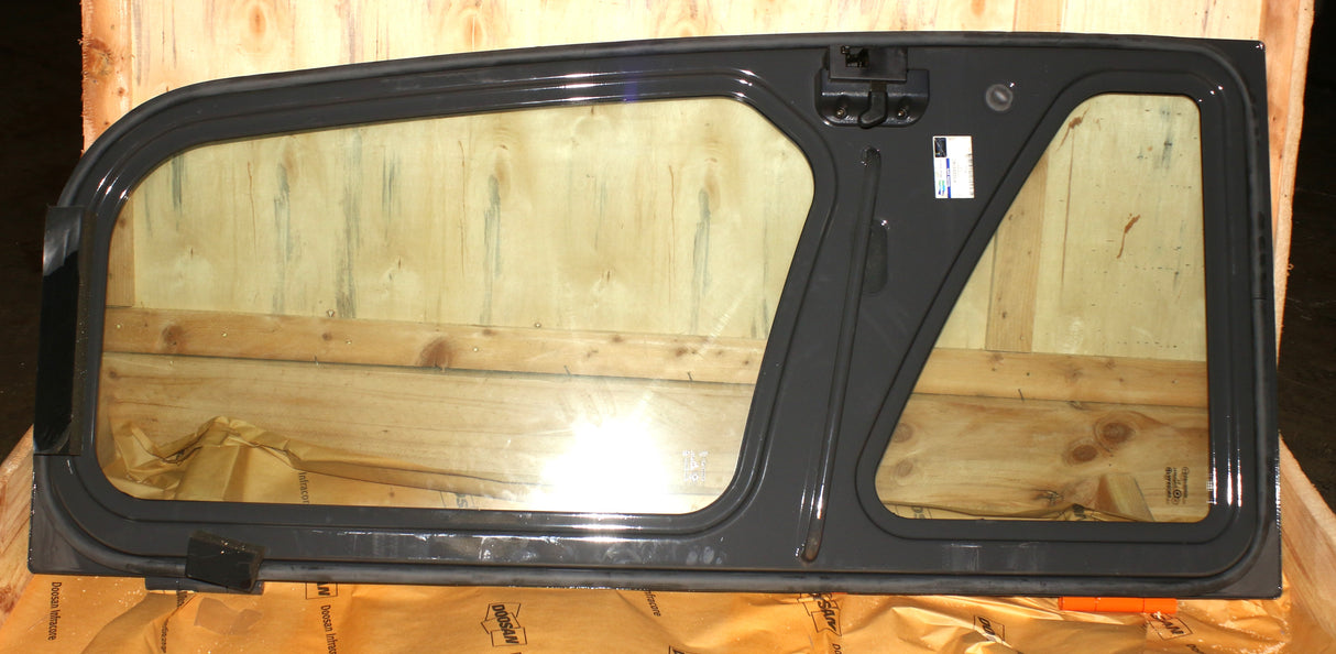 DOOSAN ­-­ K1029374C ­-­ DOOR ASSY