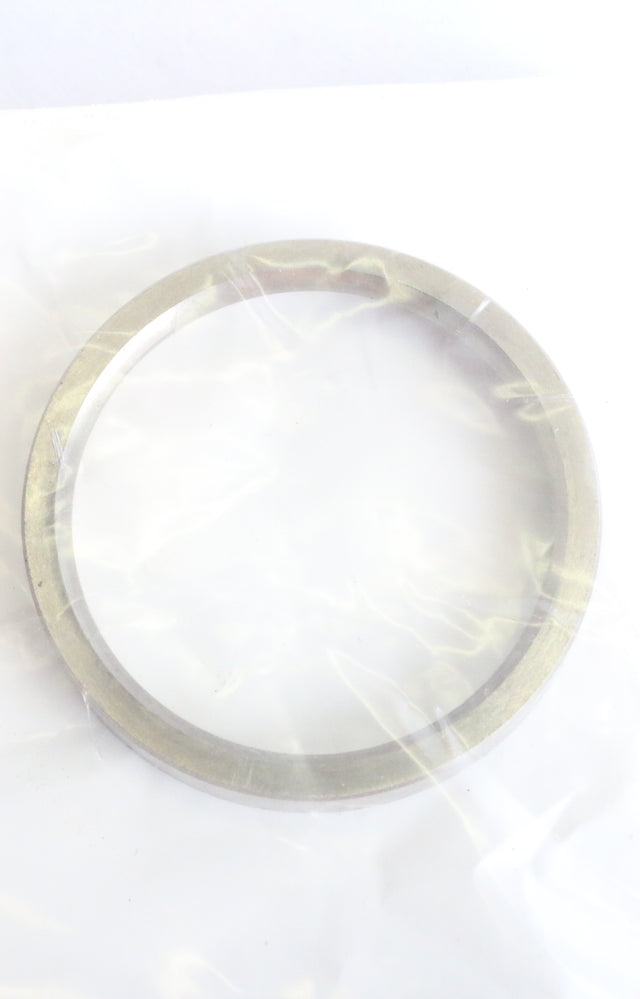 BOBCAT ­-­ 6631777 ­-­ VALVE  SEAT