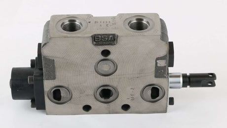 BOBCAT ­-­ 6650703 ­-­ VALVE SECTION