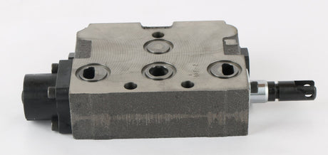 BOBCAT ­-­ 6650703 ­-­ VALVE SECTION